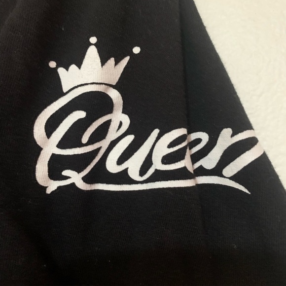 3/$30 Queen of Everything graphic cropped side ruched drawstring top T-shirt - Picture 4 of 7